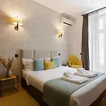 Boutique Rentals-Art & Charm II Apt W/ Terrace