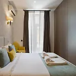 Boutique Rentals-Art & Charm II Apt W/ Terrace